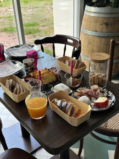 Food & Drinks