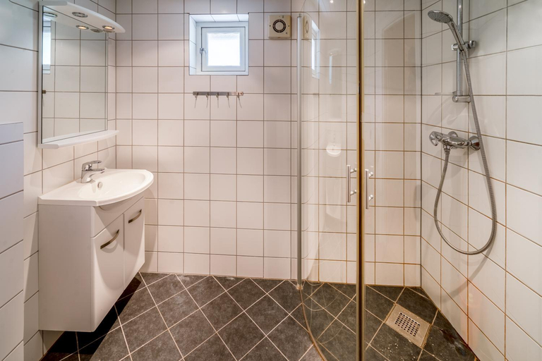 Bathroom 4, A-Hamna Rorbuer, Moskenes
