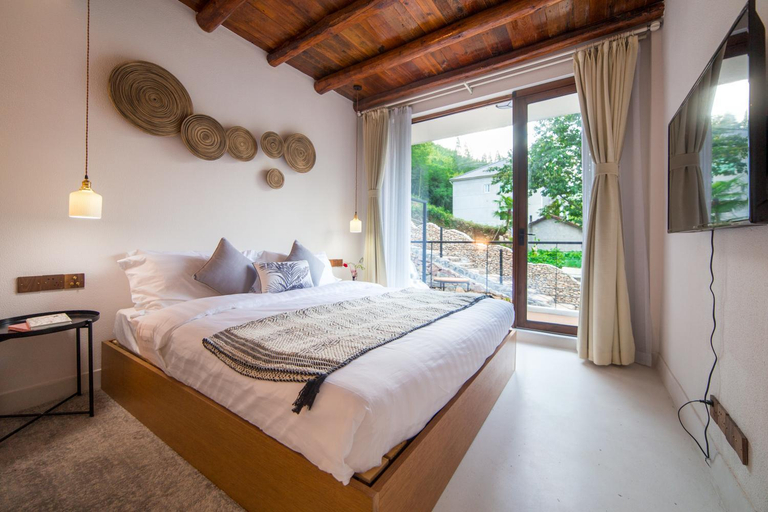 Bedroom 2, In Flower Hotel, Huzhou