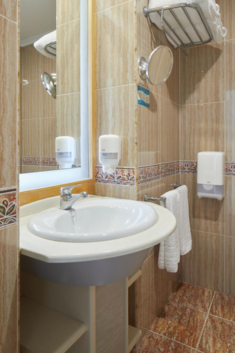 Bathroom 3, Hotel & Talasoterapia Zelai, Guipúzcoa