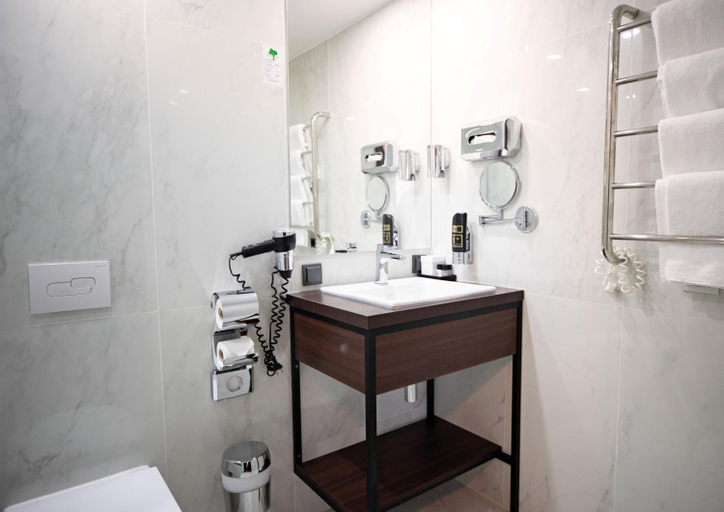 Bathroom 4, Skyline Hotel Frankfurt, Frankfurt am Main
