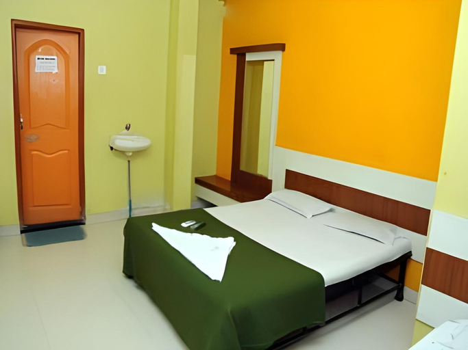 Bedroom, Sai Darshan Hotel, Ahmadnagar