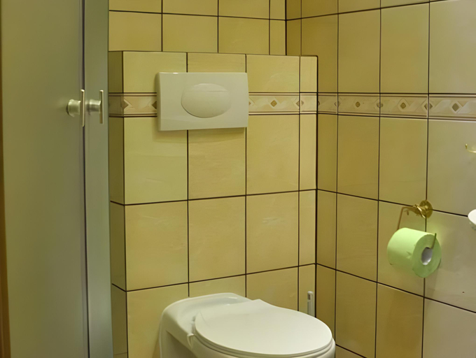 Bathroom 3, Pod Smerkami, Jelenia Góra