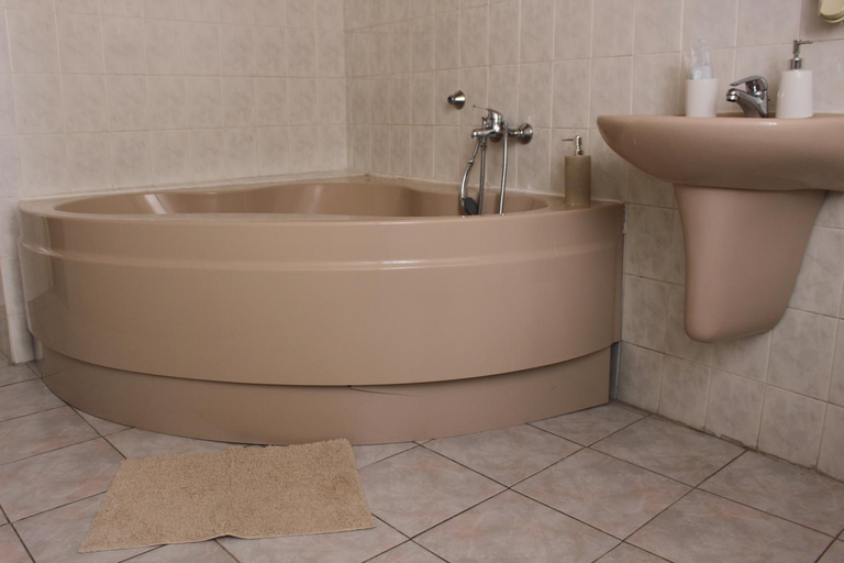 Bathroom 3, Hotel Cerny kun, Louny