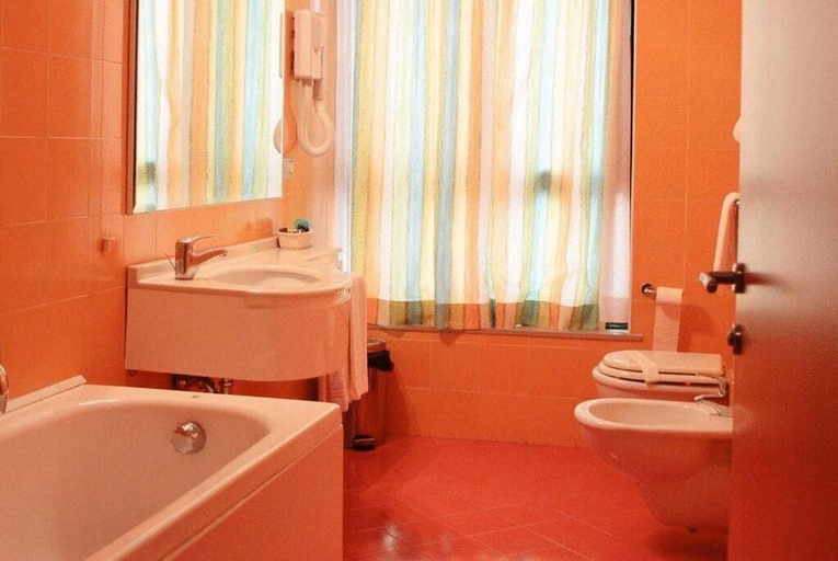 Bedroom 5, Hotel Matteotti, Vercelli
