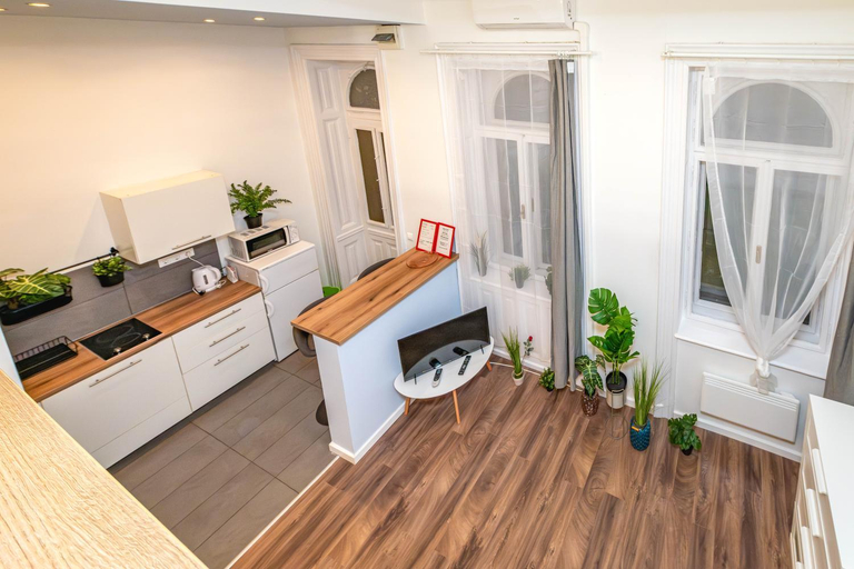 Others 5, Brody House, Budapesti