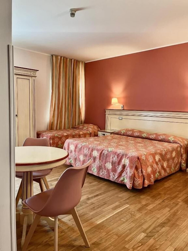 Bedroom 4, Hotel Matteotti, Vercelli