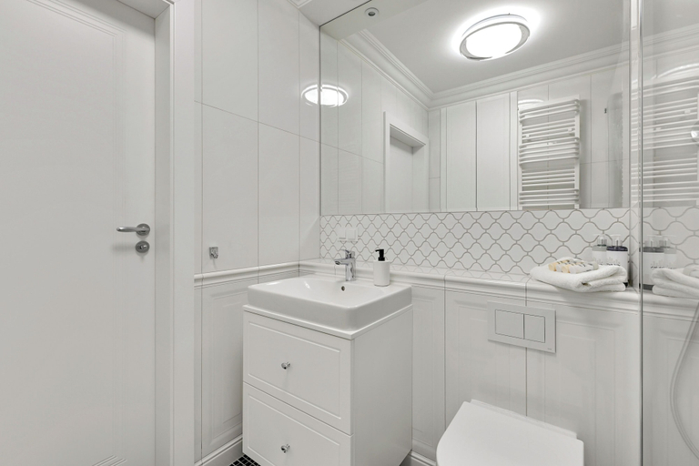 Bathroom 4, Seaside Primore by Downtown Apartments, Gdańsk City