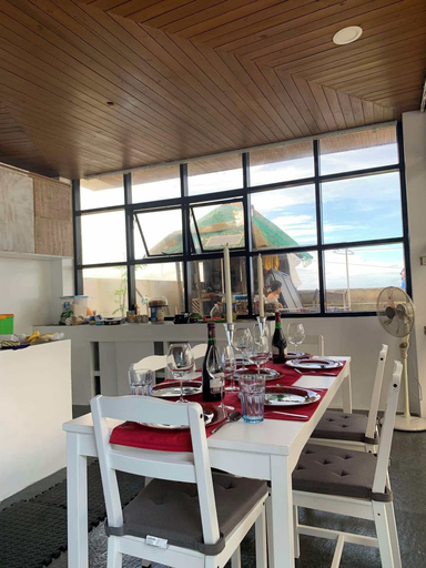 Food & Drinks, RLJ Beach House, Naval