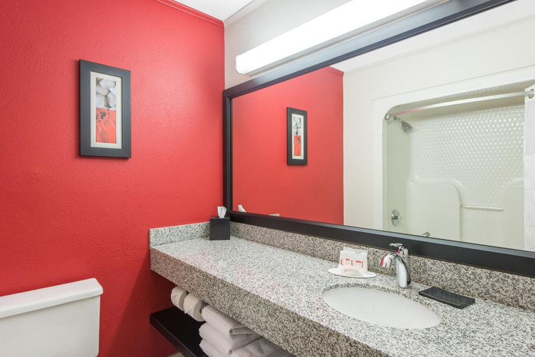 Bathroom 4, Ramada by Wyndham Springfield North, Sangamon