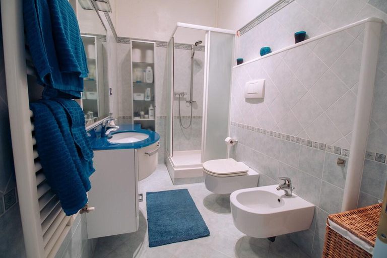 Bathroom, Holiday flat with high speed internet, Pescara