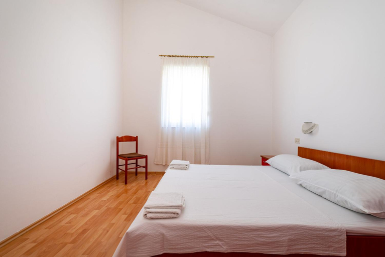 Others 5, Comfortable apartments Malina, Novalja