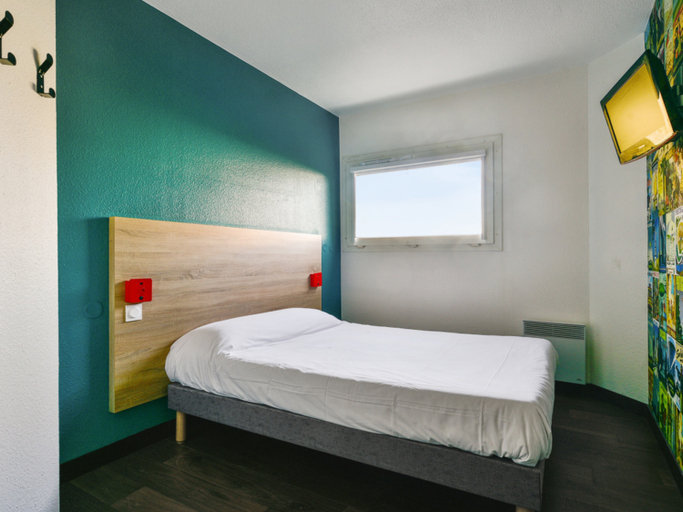 Bedroom 3, hotelF1 Igny Massy TGV, renovated, Essonne