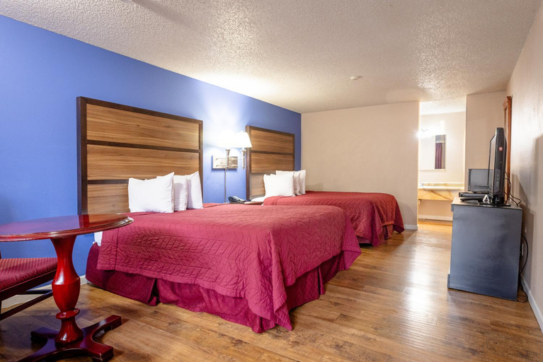Bedroom 4, Motel Puyallup, Pierce