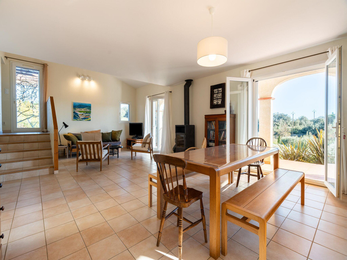 Others 4, Tranquil holiday home with private pool, Hérault
