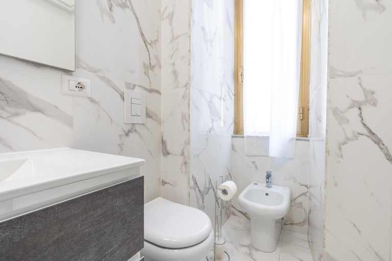 Others 4, Amazing apartment near to Colosseo and subway, Roma