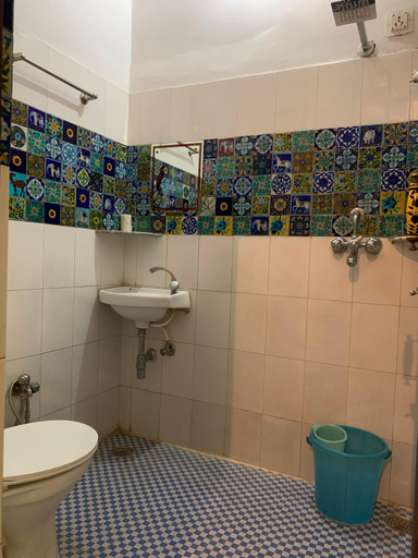 Bathroom 4, Vinayak Guest House, Jaipur