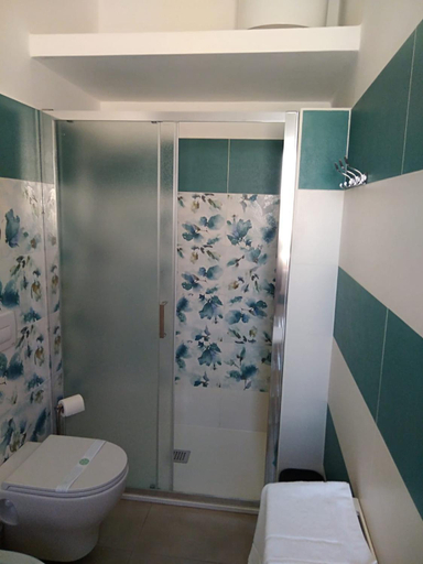 Others 2, Antares B&B, Cosenza
