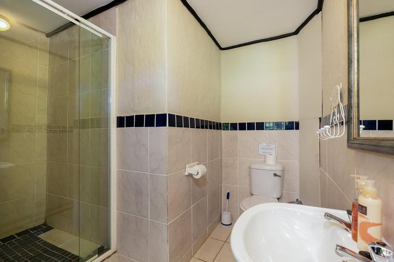 Bathroom 3, La Bastide Guest House, Bojanala