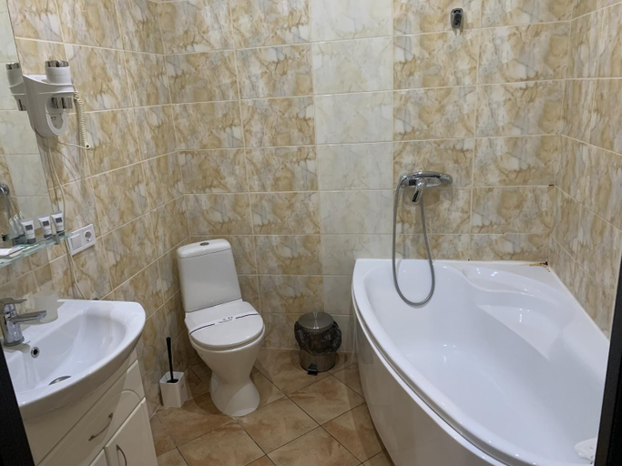 Bathroom 2, ФИЕСТА, Boryspil's'ka