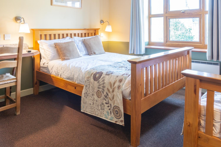 Bedroom 2, The Half Moon Inn and Country lodge, Somerset