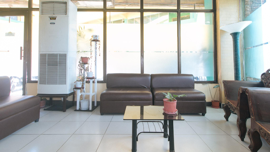 Public Area 2, RedDoorz Near SM City Muntinlupa, Muntinlupa