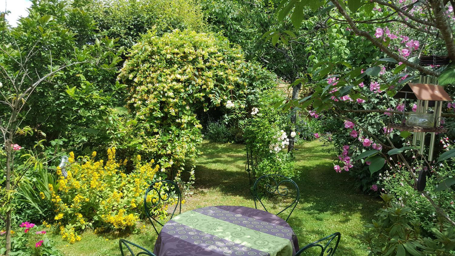 Others 5, Les Hirondelles, Mayenne