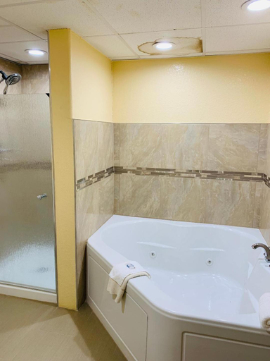 Bathroom, Coachman's Inn, Columbia