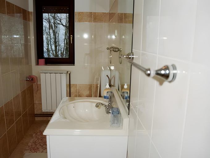 Bathroom 3, Planinarski Centar Petehovac, Delnice