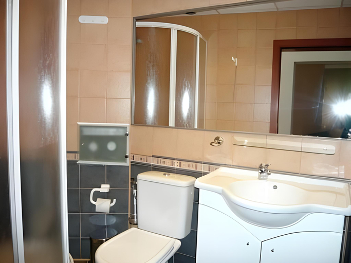 Bathroom 3, City Apartments, Stolichna