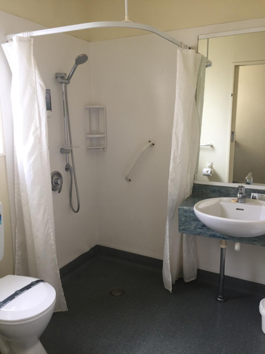 Bathroom 3, Bentons Motel, Horowhenua