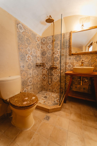 Shower 2, Kythera secrets suites, Attica