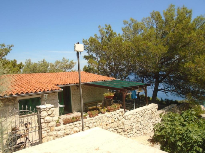 Others 3, Pineta, Mali Lošinj