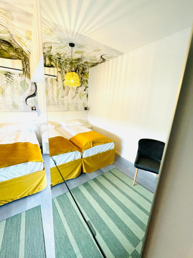 Others 3, Motel Azur, Calnic