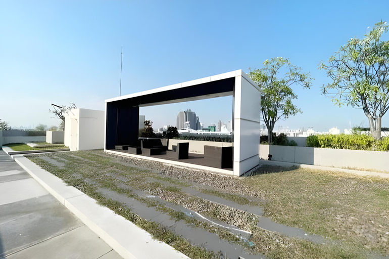 A White Bright Room at Sukhumvit 107, Muang Samut Prakan