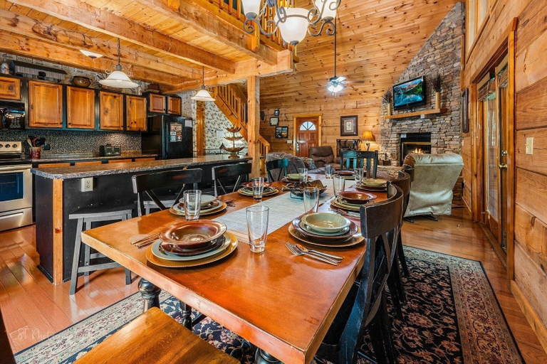 Food & Drinks 5, Smoky Mountain Lodge, Sevier