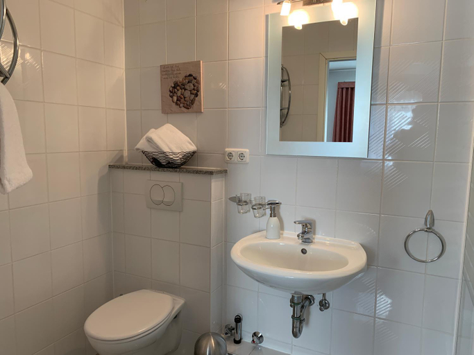 Bathroom 2, Hotel und Restaurant Pinkenburg, Region Hannover