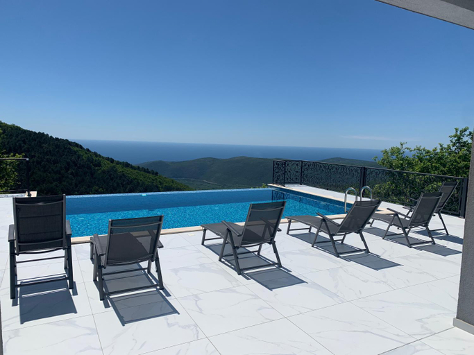 Others 4, Villa Vuk