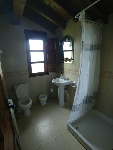 Bathroom 3, El Pedroso, Cantabria
