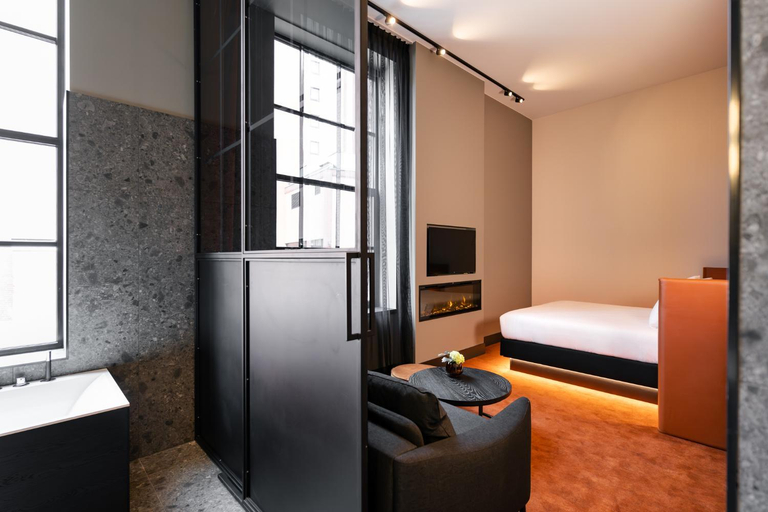 Bedroom 3, Van der Valk TheaterHotel De Oranjerie, Roermond
