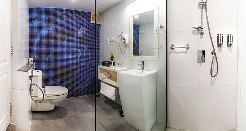 Bathroom, Grande Bay Resort at Mahabalipuram, Kancheepuram