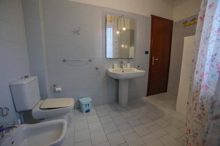 Bathroom 2, A casa da Antonio, Catania