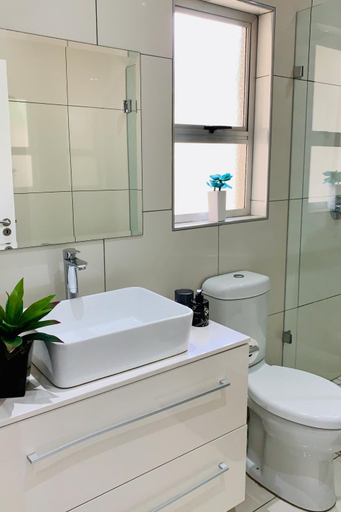Bathroom 2, Essence Lifestyle Self-Catering Accommodation - 1523 Hochland Park, Windhoek West