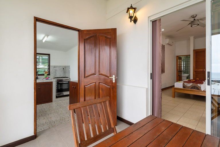 Others 5, Beach Cove