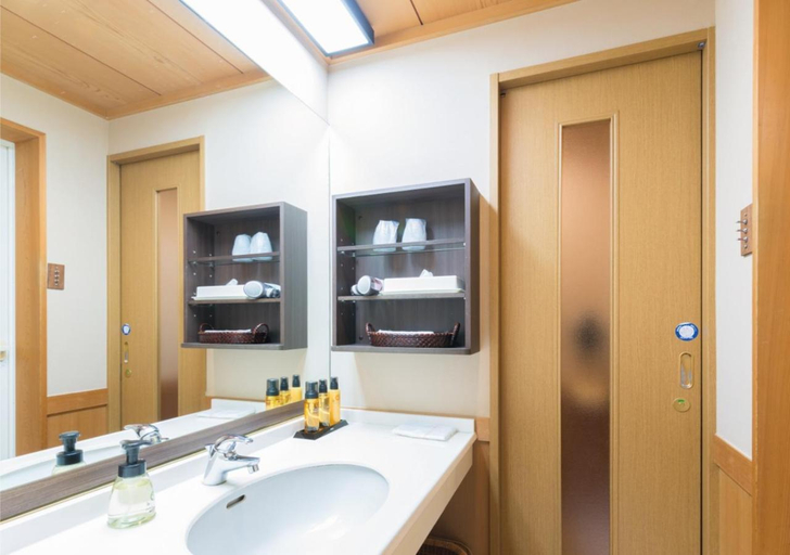 Bathroom 4, Awakan, Sumoto
