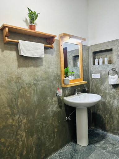 Bathroom 3, La Casa Bella, Ella
