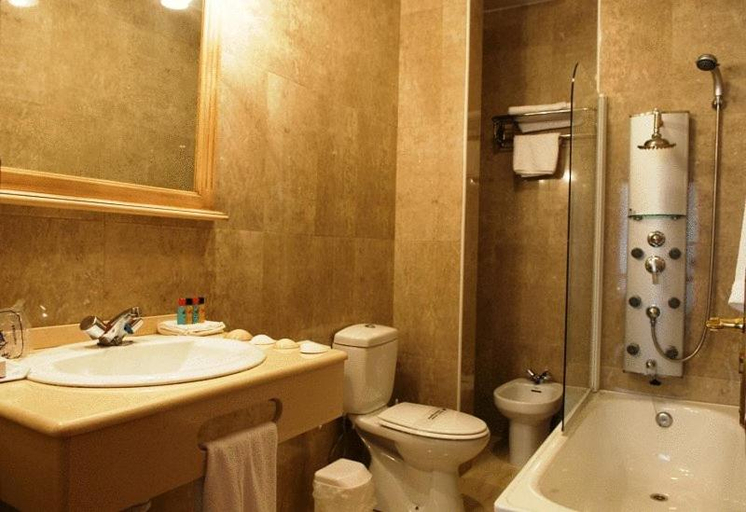 Bathroom 2, Hotel** Esmeralda, Sevilla