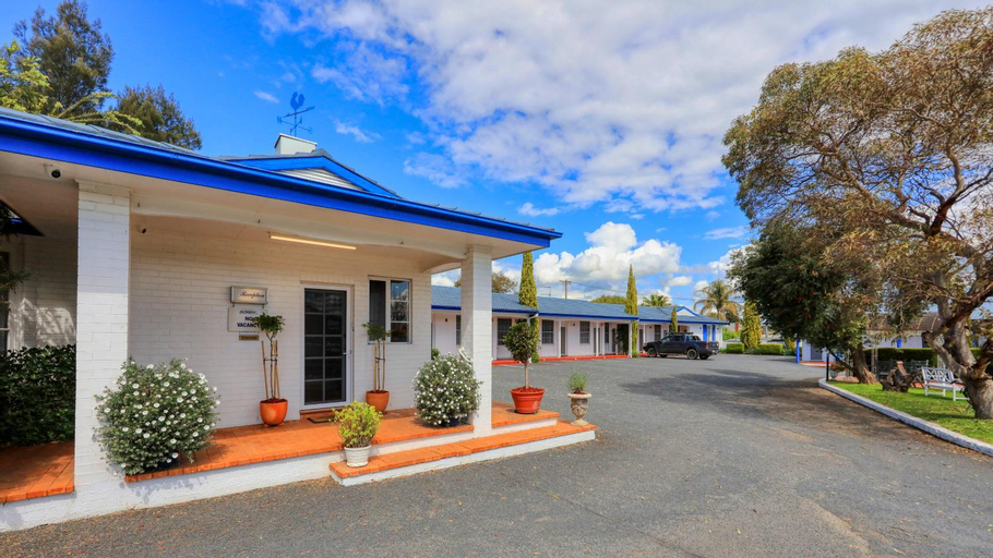 Colonial Motel & Apartments, Young