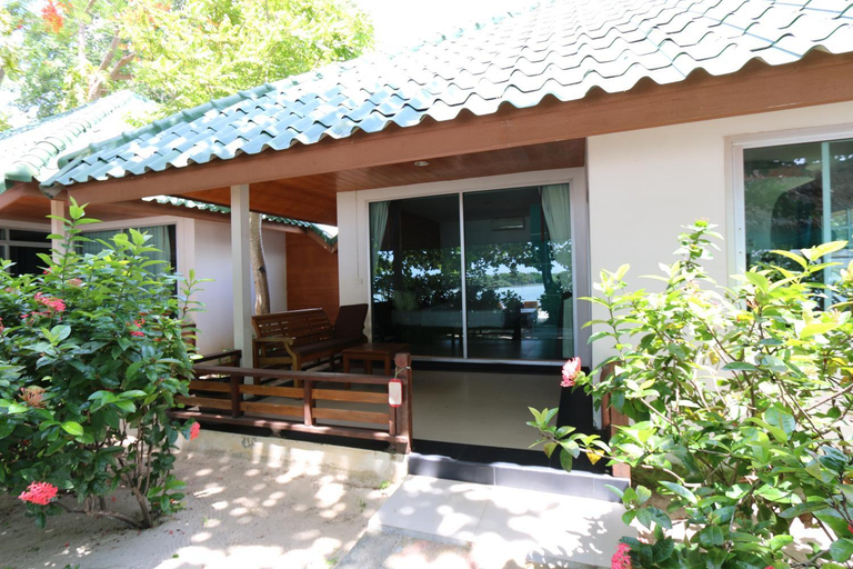 Exterior 12