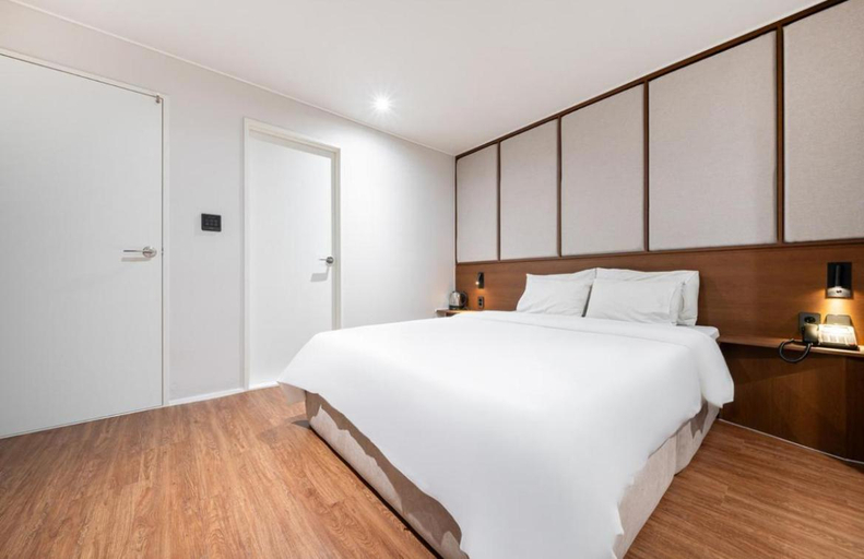 Bedroom 2, Gwangju Chungjang-ro H Avenue, Buk